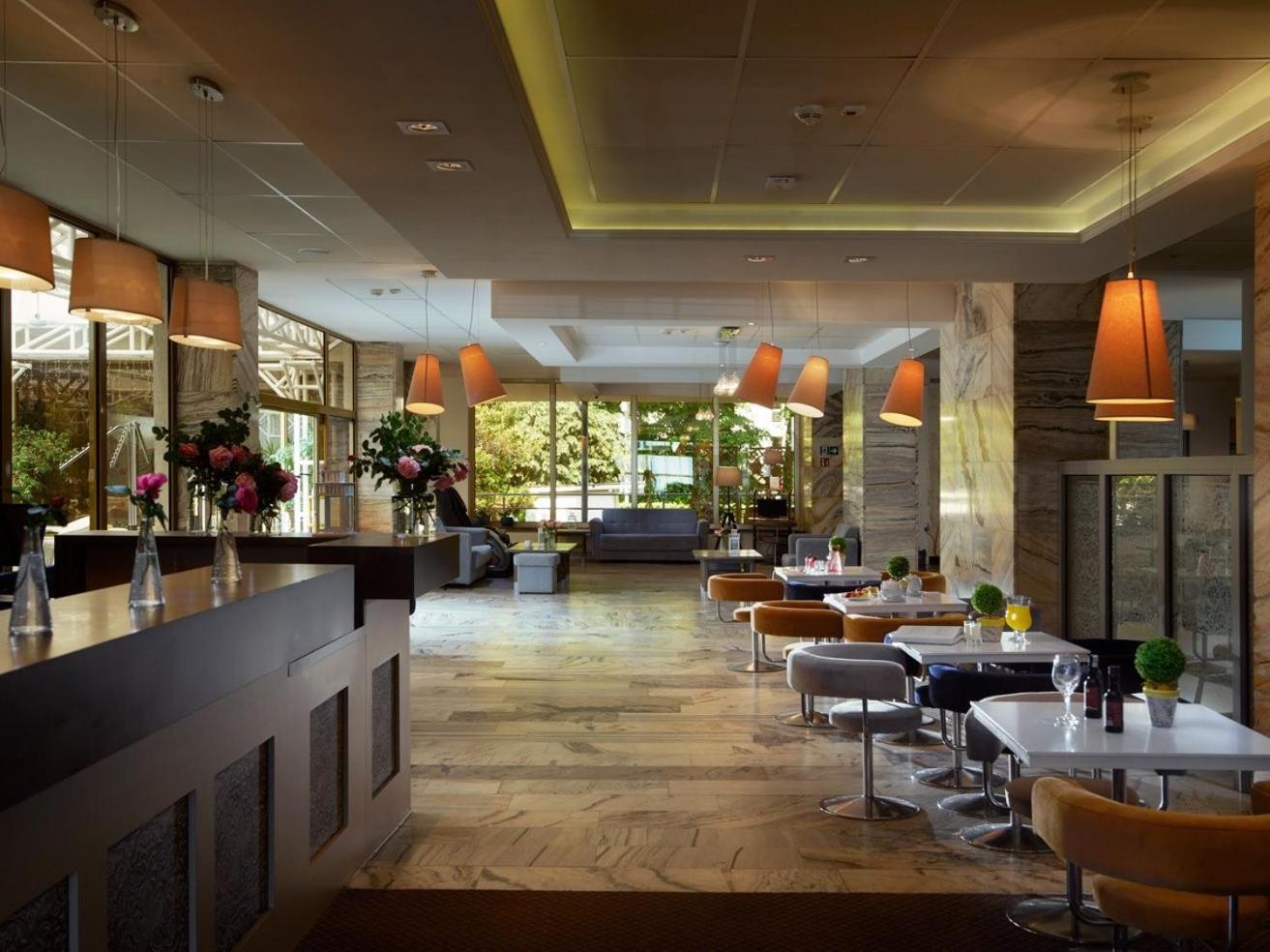 Kielczanka Hotel โควอบเซก ภายนอก รูปภาพ